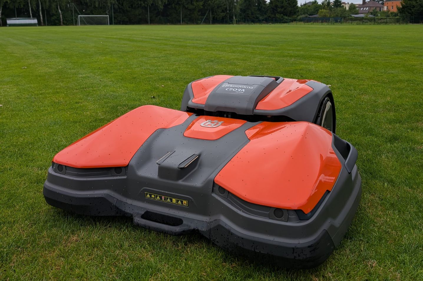Husqvarna Ceora® – nasz testowy egzemplarz najpotężniejszego robota koszącego!